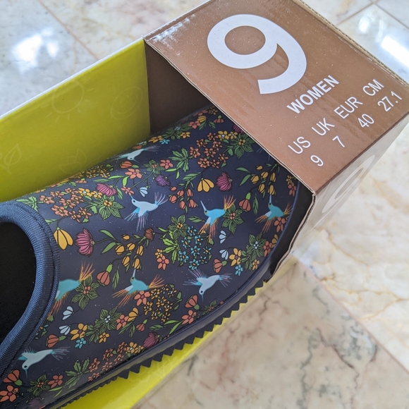 Western Chief Ladies Garden Clog Waterproof US 9 Hummingbird - Picture 2 of 3